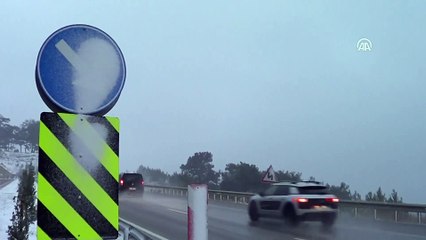 Kar nedeniyle karayolunda tuzlama çalışmalarına başlandı - ÇANAKKALE