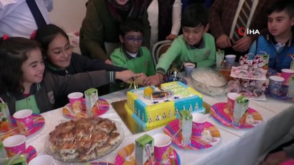 Dışarı çıkamayan Enes'e evde doğum günü sürprizi