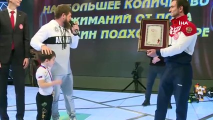 - Çeçen Çocuk Guiness Rekorlar Kitabı'na Girmeyi Başardı- 3 Bin 202 Şınav Çekti