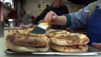 Bursa’nın meşhur 'Cantık'ından bir oturuşta 10 tane yiyen para ödemiyor