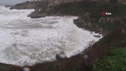 Şile'de Şiddetli Fırtına Nedeniyle Dev Dalgalar Oluştu