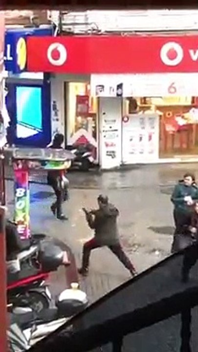 Boks makinesi ile sevişen adam