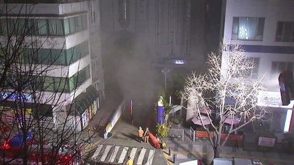 수원역 인근 복합건물 불...23명 병원 이송 / YTN