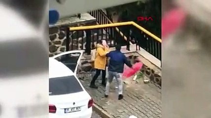 Plakası açık, bu adamı bulun: Kadına şiddete tepki yağıyor!