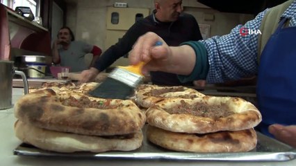 Bursa’nın Meşhur "Cantık"Indan Bir Oturuşta 10 Tane Yiyen Para Ödemiyor