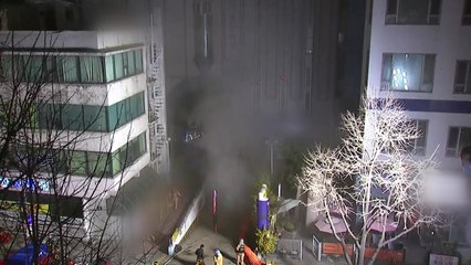 수원역 인근 복합건물 불...46명 병원 이송 / YTN