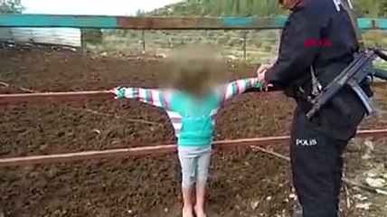 Çocuklarını çite bağlayan baba gözaltına alındı