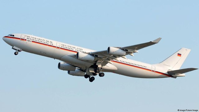 Merkel'in uçağı acil iniş yaptı
