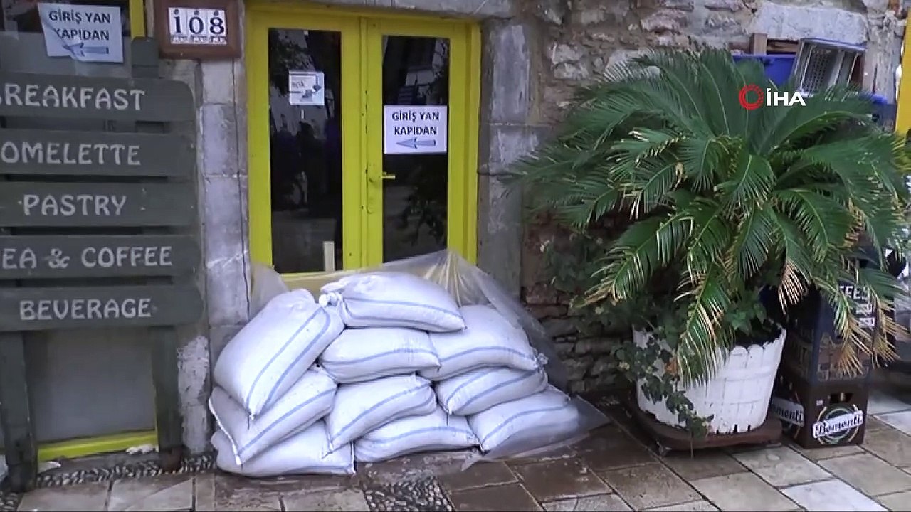 Bodrum'da Sel Felaketi! 100 Araç, 50 Ev, 30 İş Yeri Sular Altında Kaldı