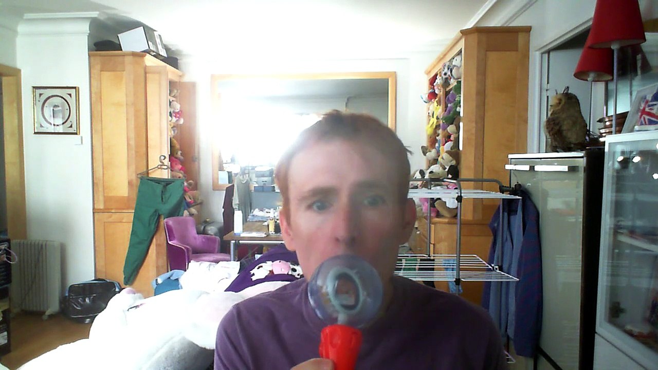 Wiwi égratigne "celles" d'Yves Jamait