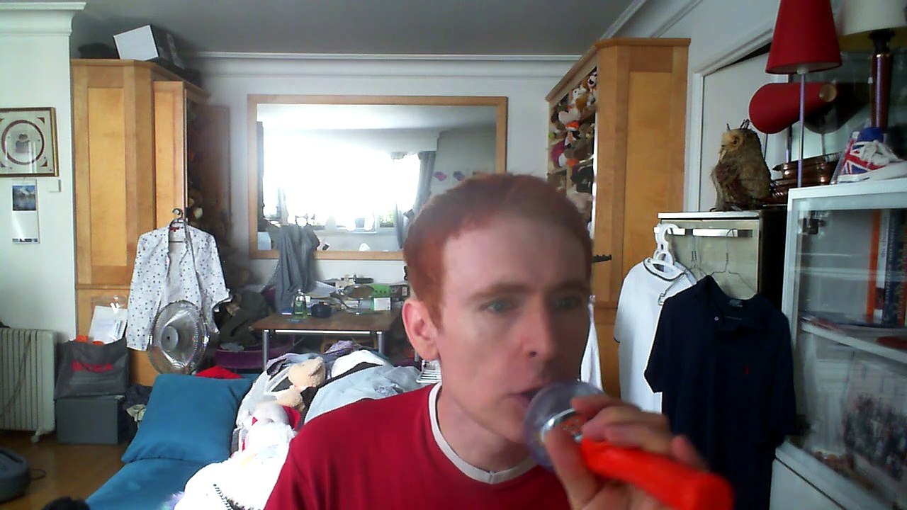 Wiwi égratigne "stay close to me" de Mat Bastard