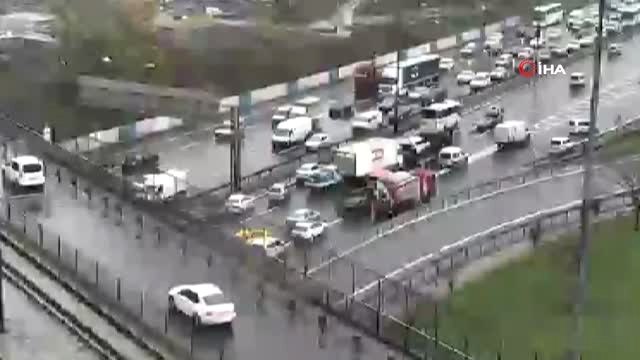 Tem Otoyolu Metris Mevkiinde 7 Araç Böyle Birbirine Girdi