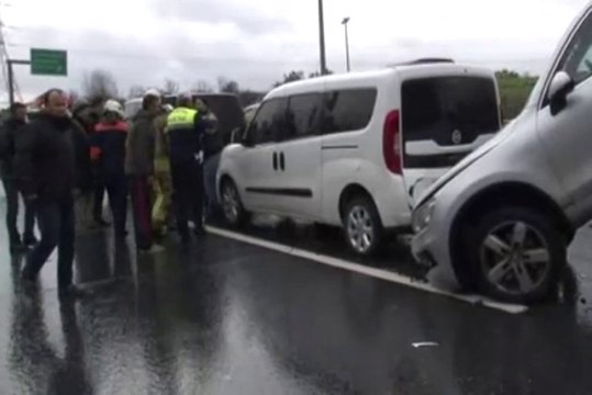 Tem Otoyolunda Zincirleme Kaza: 7 Araç Birbirine Girdi