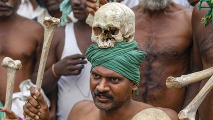 Kisan Mukti March: Tamil Nadu Farmers का अर्ध नग्न होकर नर खोपड़ी के साथ Protest | वनइंडिया हिंदी