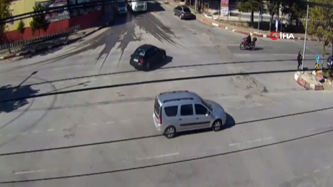 Kazalar MOBESE kameralarına an be an yansıdı