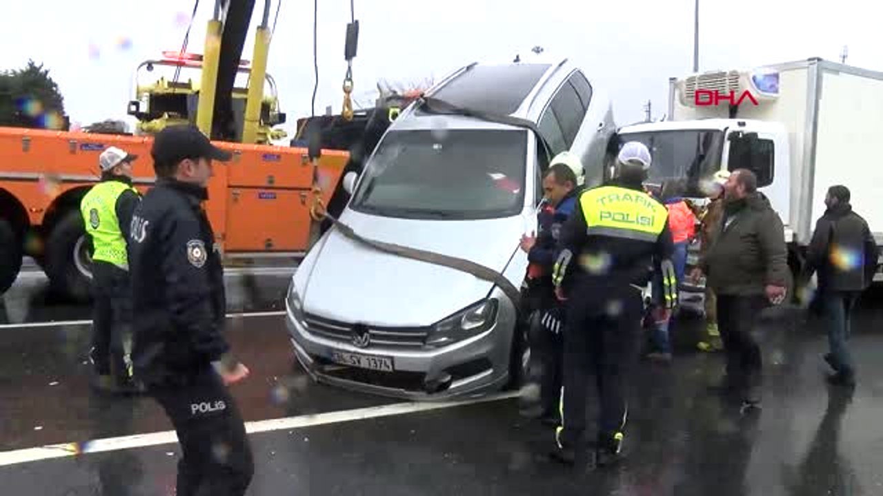 İstanbul Tem'de 7 Aracın Karıştığı Zincirleme Kaza