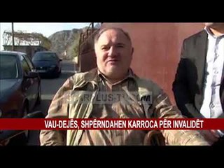 VAU-DEJËS, SHPËRNDAHEN KARROCA PËR INVALIDËT