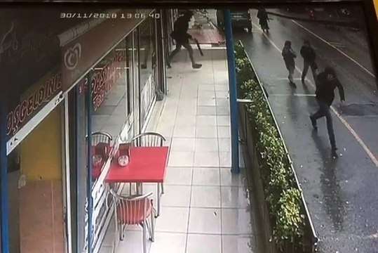 Pendik'te Pompalı Tüfekle Kuyumcu Soygunu Kamerada