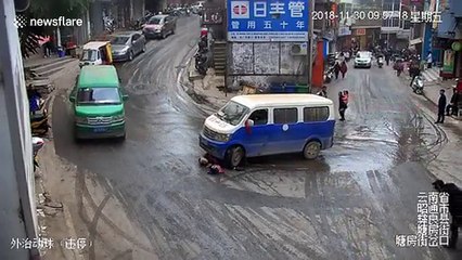 Good Samaritans lift minivan up to rescue trapped old woman