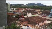 Imagens mostram destruição em Itaperuçu após tempestade. Dois morreram