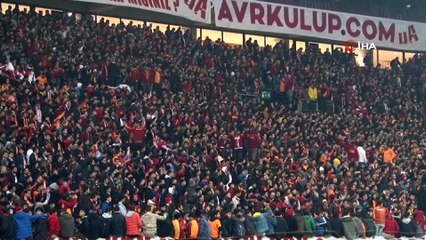 Galatasaray, taraftarının önünde Beşiktaş hazırlıklarını tamamladı