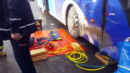 Otobüsün altında feci şekilde can verdi