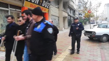 Görme Engelli Vatandaşlar Emniyet Müdürü ile Yürüyerek Sarı Çizgilerin Önemine Dikkat Çekti