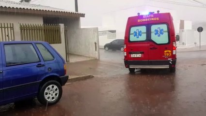 Mulher fica ferida em colisão de trânsito no Bairro Interlagos