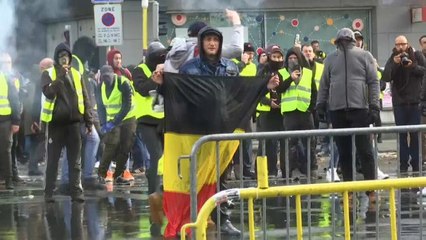 "Gilet gialli" anche a Bruxelles. E sabato tornano a Parigi