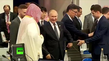 Veliaht Prens ile Putin arasında samimi tokalaşma