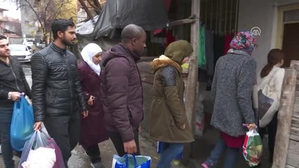 Ytb'nin Yabancı Bursiyerlerinden Suriyeli Ailelere Yardım