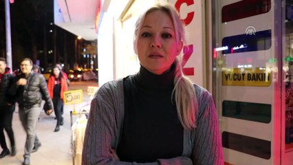 Hayvanlar üşümesin diye mağazasının önüne battaniye serdi - DENİZLİ