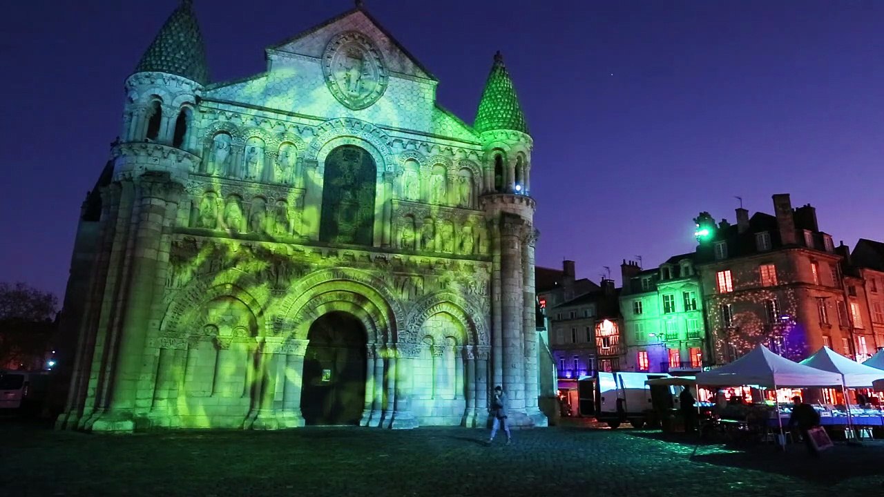 VIDEO.  Poitiers : les illuminations de Notre-Dame