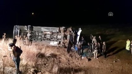 Patnos'ta Otobüs Şarampole Devrildi: 16 Yaralı