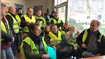 Dès Gilles jaunes face au député