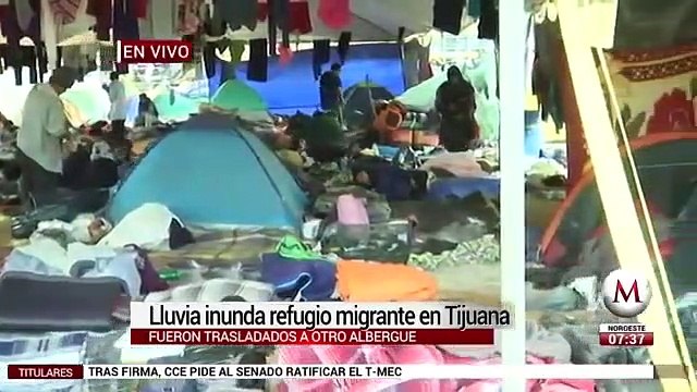 Lluvia 'saca' a migrantes de albergue en Tijuana