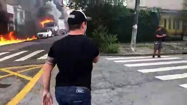 Avião de pequeno porte cai na Zona Norte de SP e causa mortes