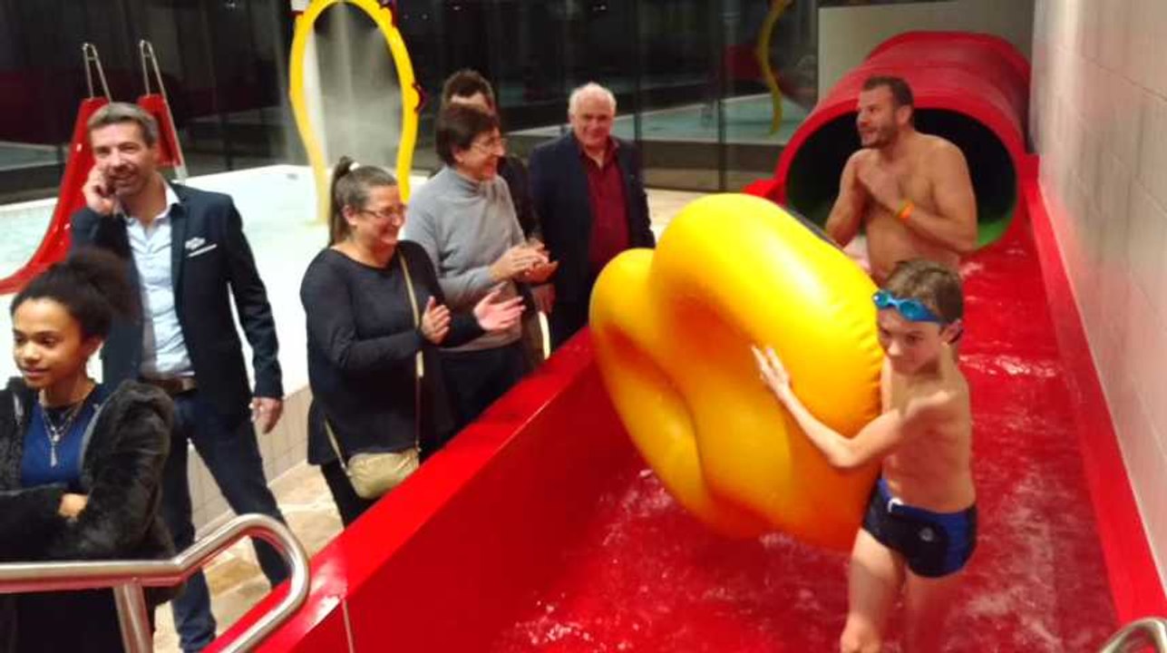 Jean Phi a lancé toboggan de piscine de Mons.video Eric Ghislain