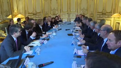 "Gilets jaunes": les syndicats demandent des mesures concrètes