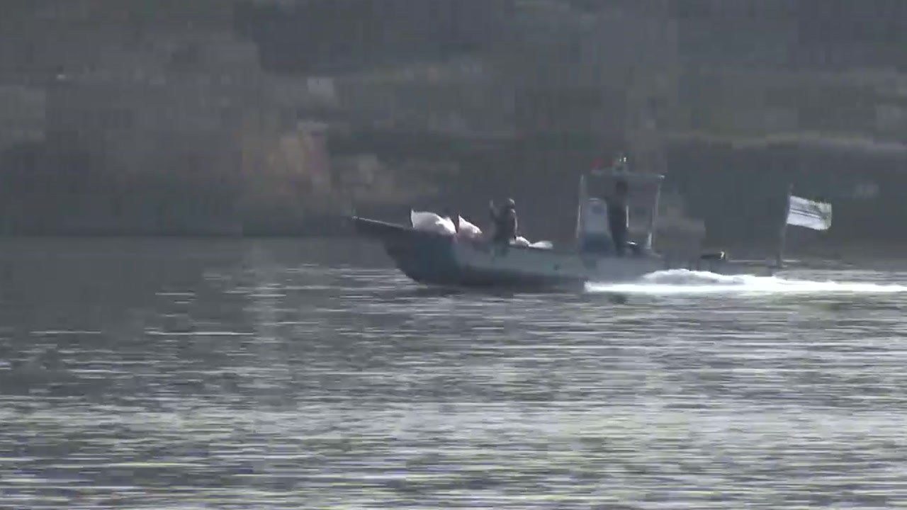 [현장영상] 한강에 산림청 헬기 추락...3명 중 1명 숨져 / YTN