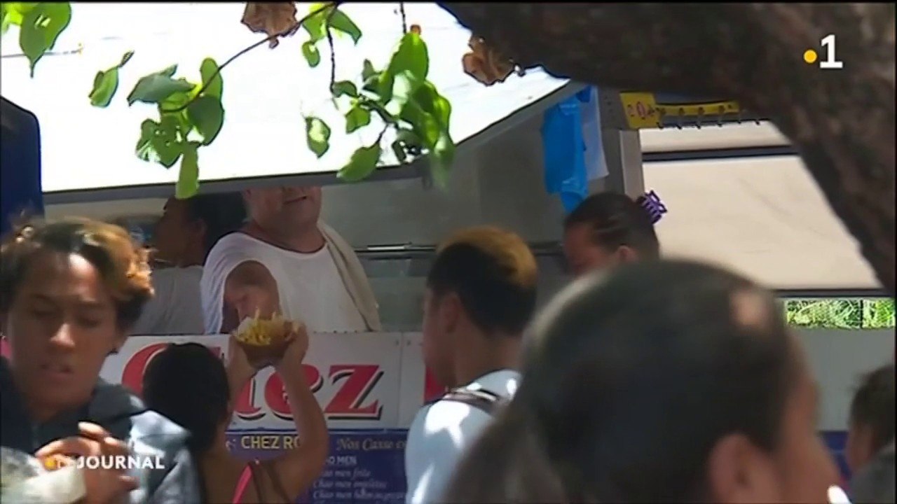 Faut-il interdire les roulottes aux abords des établissements scolaires ?