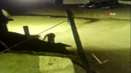 Kameraya Böyle Ateş Açtı...mahallesine Güvenlik İçin Konulan Kamerayı Tüfekle Vurdu