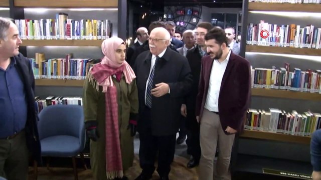 Kültür ve Turizm eski Bakanı Nabi Avcı Üsküdar’da gençlerle buluştu