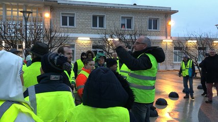 Les Gilets jaunes prennent la direction du péage de Sées