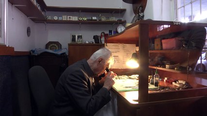 Yarım asırdır sevdalinka söyleyip saat tamir ediyor - MOSTAR