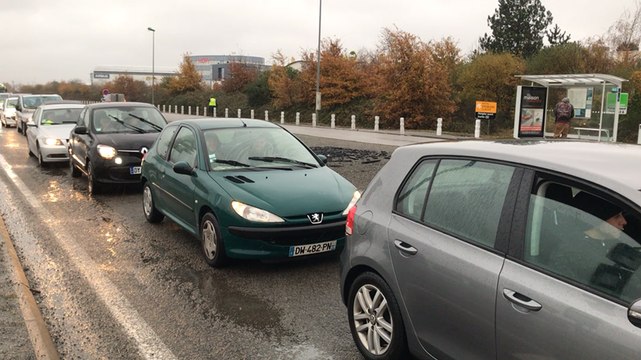 Devant l’aéroport de Nantes