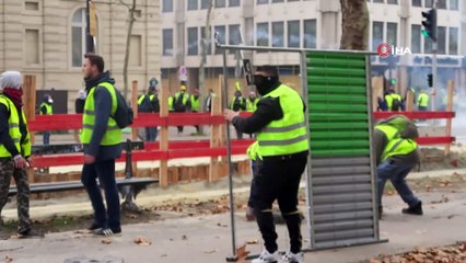 - Sarı Yelekliler Paris sokaklarındaki eylemlerine devam ediyor