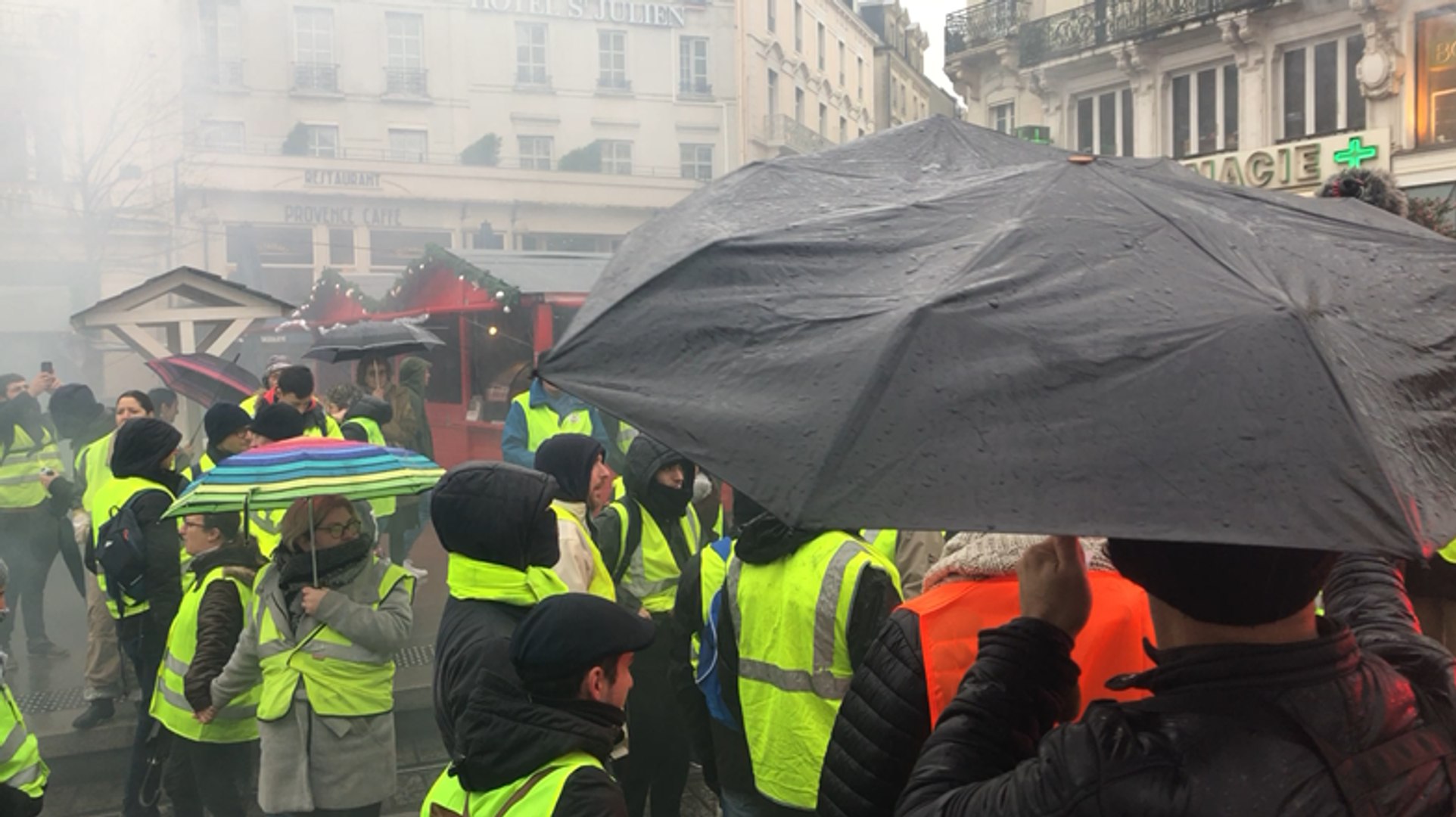 Les Gilets Jaunes En Action