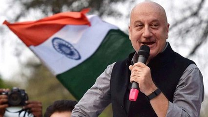 Anupam Kher का Rahul Gandhi पर तंज,कहा 'Congress पसंद लोगों को हो राहुल जैसा बेटा' | वनइंडिया हिंदी