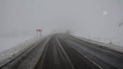 Tendürek Geçidi'nde Kar Yağışı ve Sis